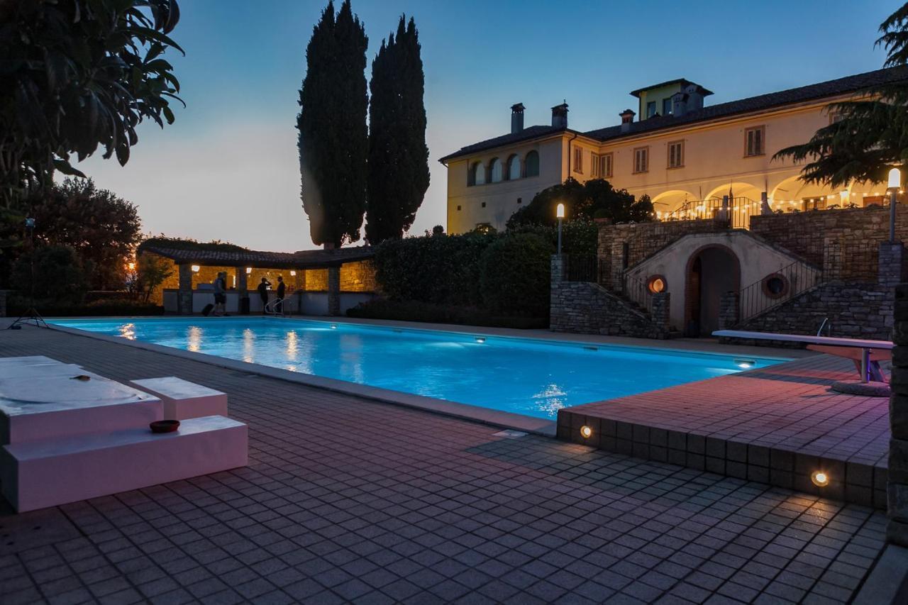 Castello Degli Angeli Ξενοδοχείο Carobbio degli Angeli Εξωτερικό φωτογραφία