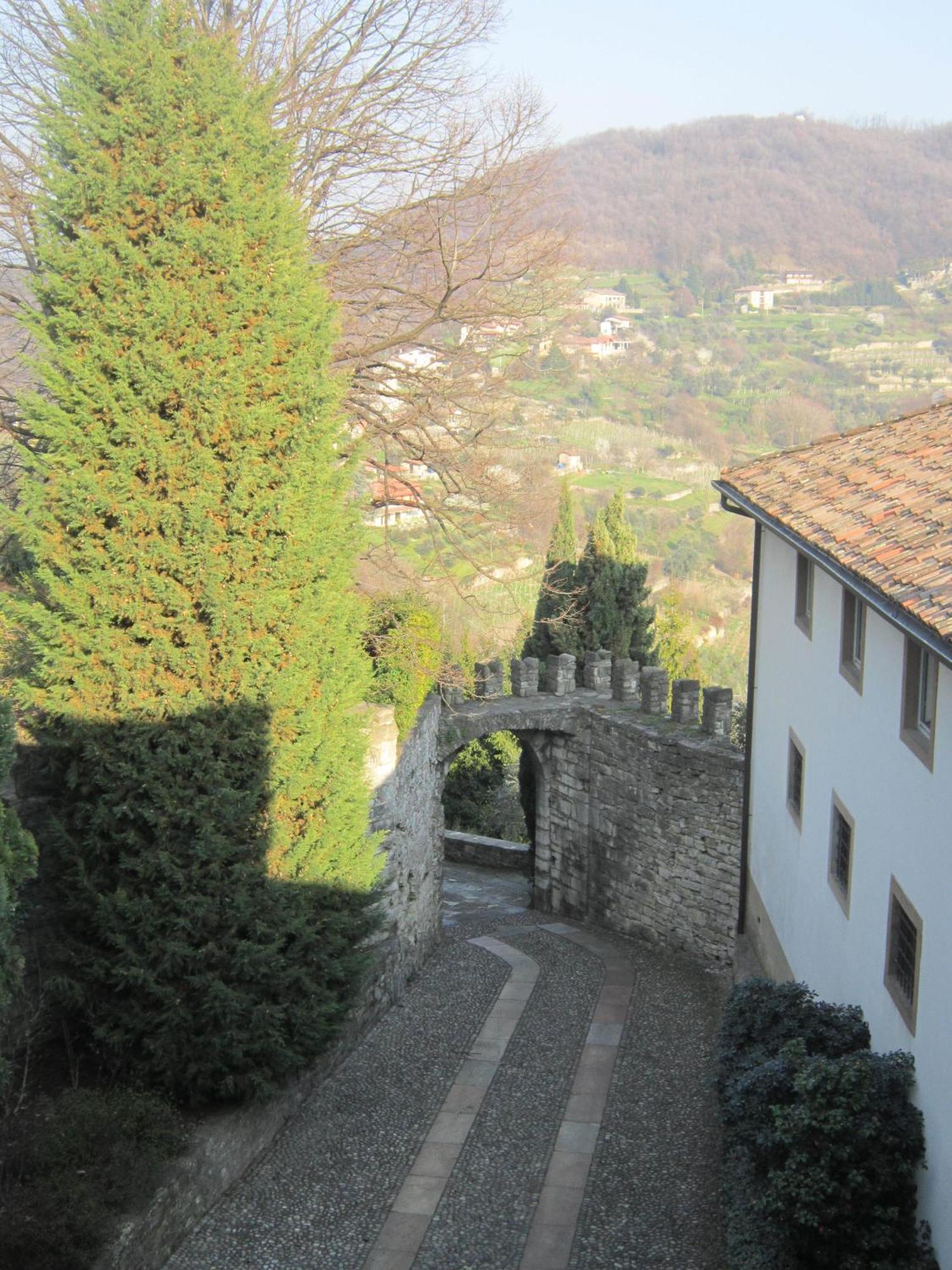 Castello Degli Angeli Ξενοδοχείο Carobbio degli Angeli Δωμάτιο φωτογραφία